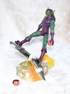 2011 Diamond Select Toys Marvel Select: Green Goblin Action Figure A8